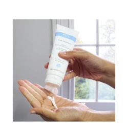 Ren Rosa Centifolia Gentle Exfoliating Cleanser - Image 2